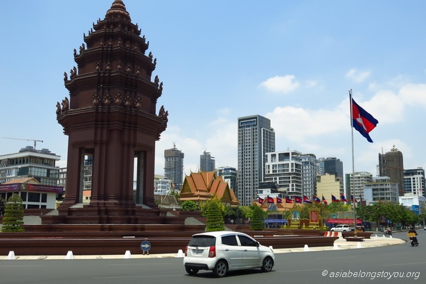 Национальный Монумент в центре Пномпеня