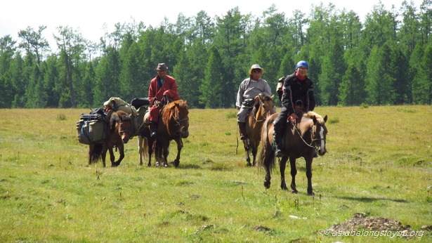 верховая езда вдоль берегов озера Hovsgol Nuur